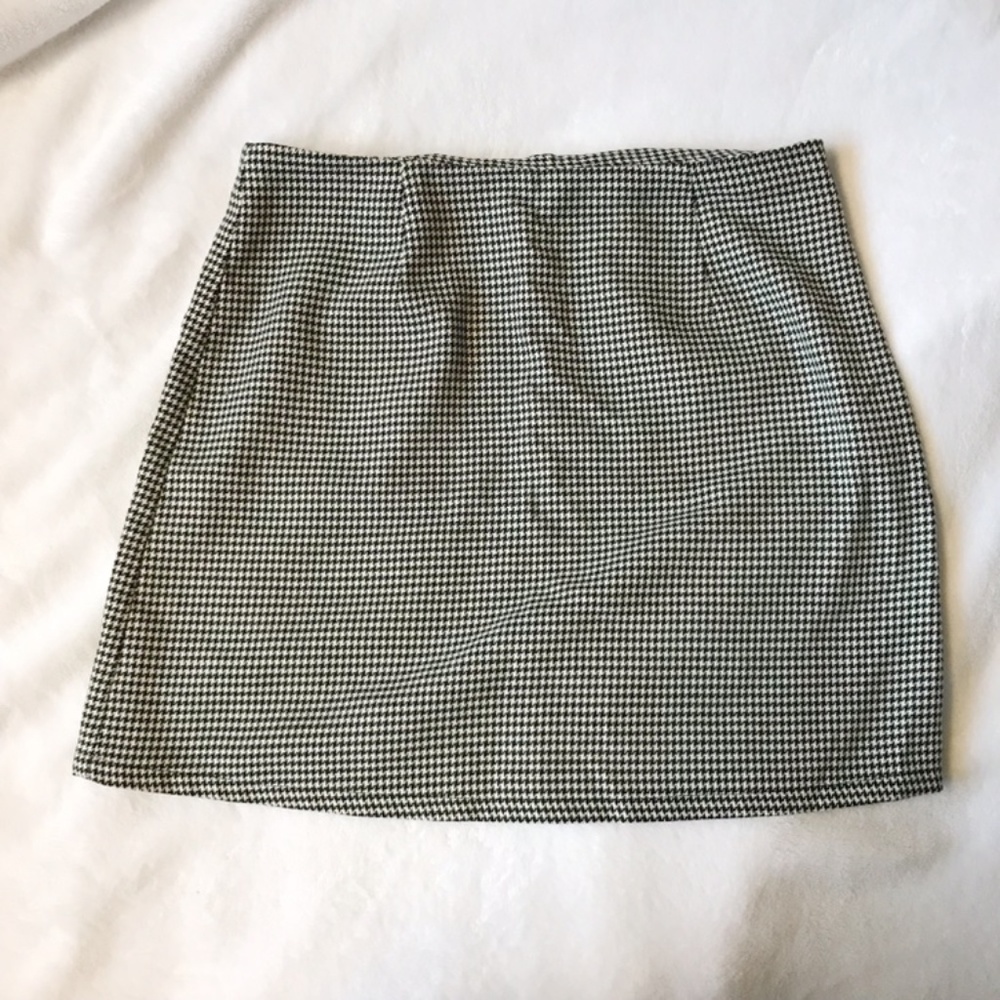 Forever 21 Black and White Houndstooth Mini Skirt